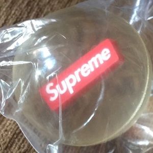 4 Supreme bouncy balls